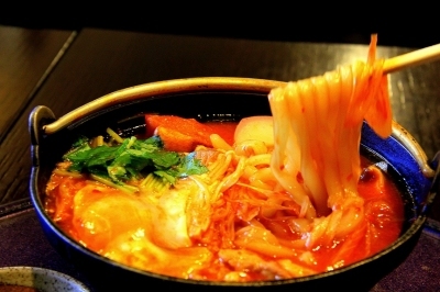 冬の定番！満月の鍋焼きうどん - 激辛好きにおすすめ！「韓国風鍋焼きうどん」
